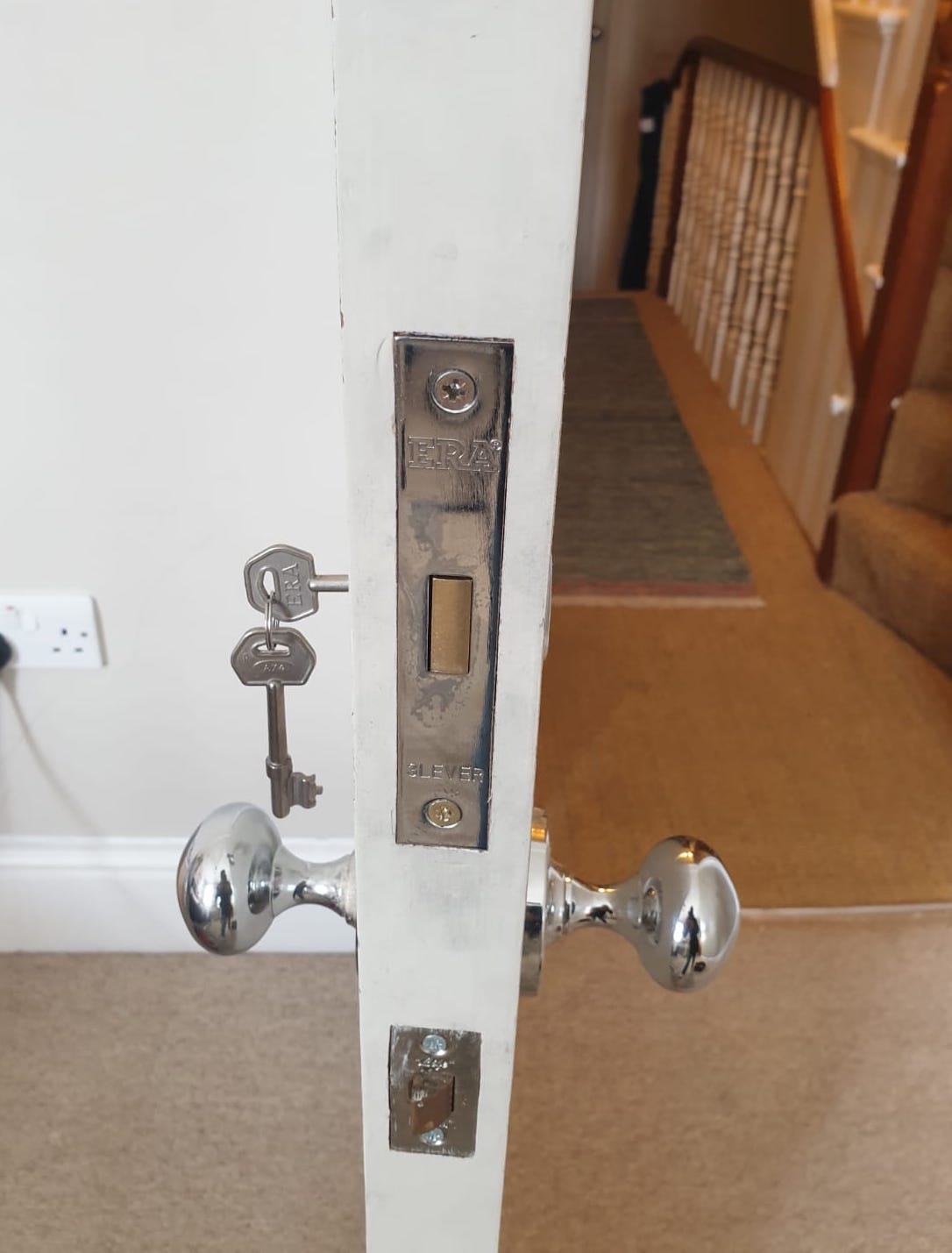 Dead lock with keys and bolt profile